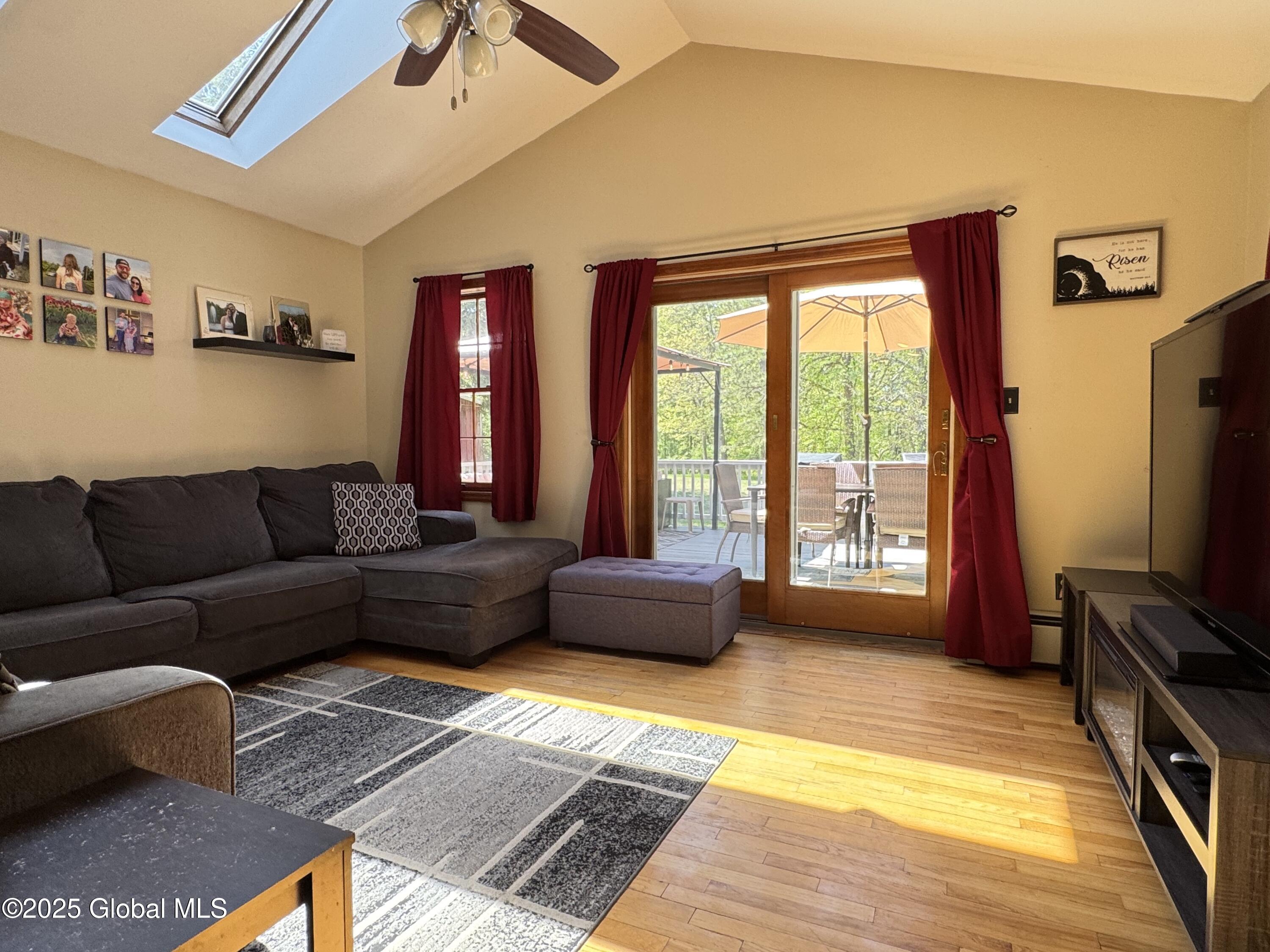 14 Wendom Road Albany, NY 12203 - Photo 12 of 25 14 Wendom Pic Fam rm 3