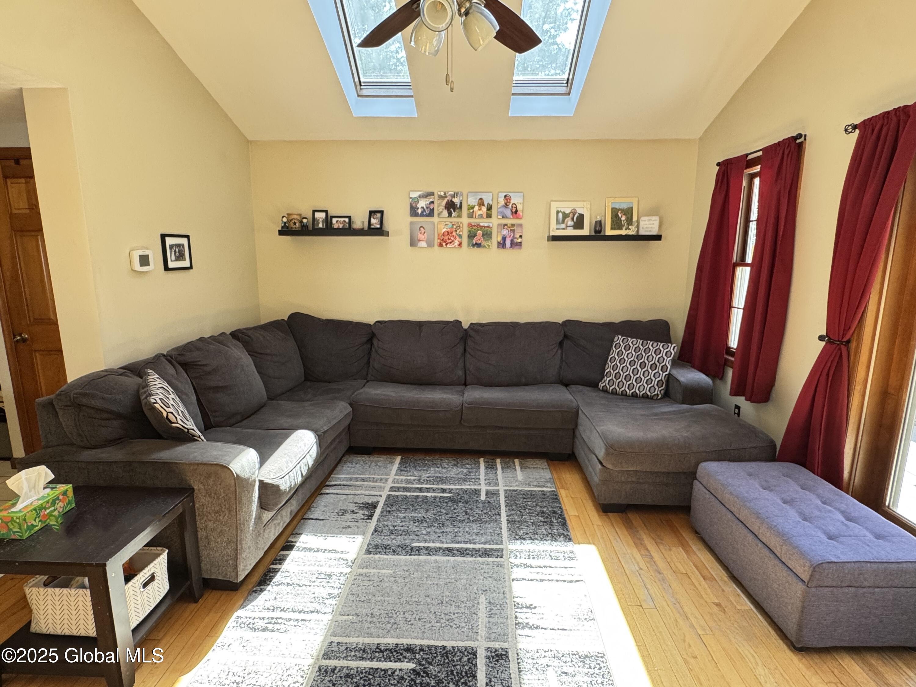 14 Wendom Road Albany, NY 12203 - Photo 9 of 25 14 Wendom Pic fam rm2
