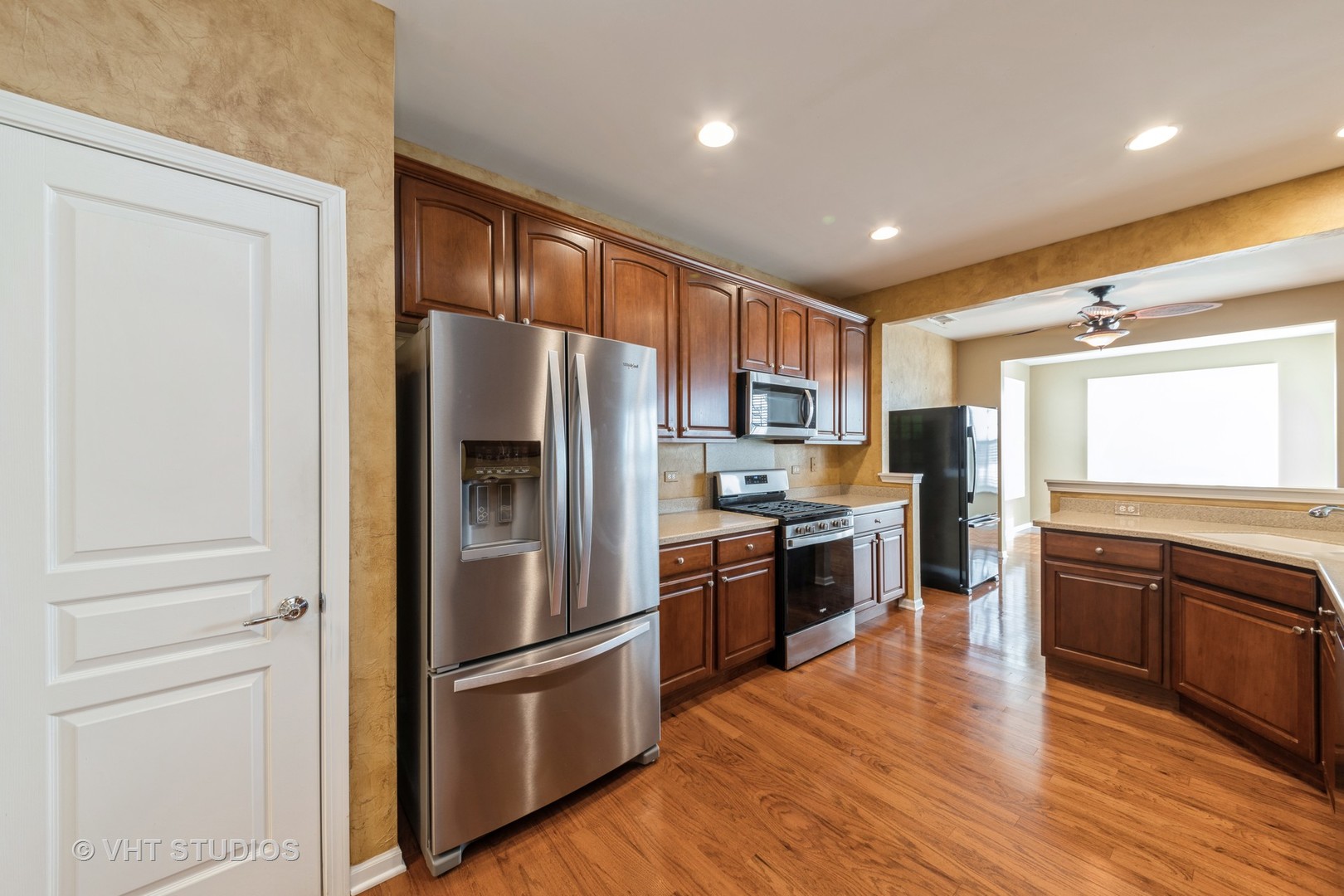 2795 Beacon Point Circle Elgin, IL 60124 - Photo 13 of 28 a kitchen with stainless steel appliances granite countertop a refrigerator stove and oven