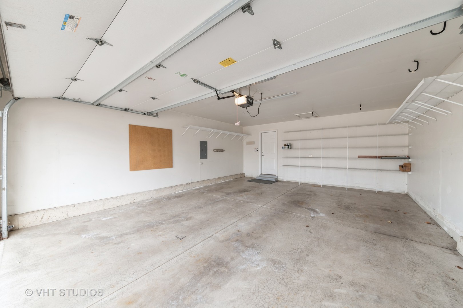 2795 Beacon Point Circle Elgin, IL 60124 - Photo 23 of 28 a view of a garage