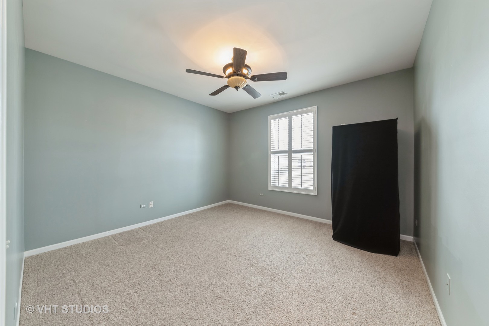 2795 Beacon Point Circle Elgin, IL 60124 - Photo 4 of 28 an empty room with windows and fan