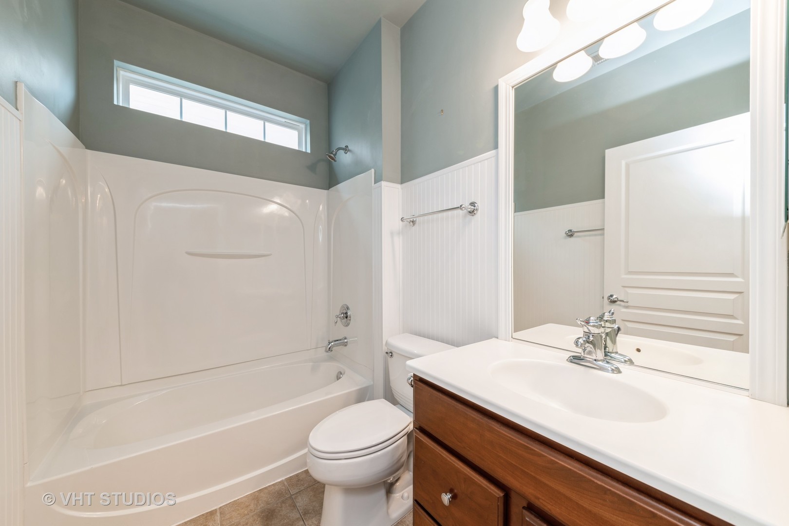 2795 Beacon Point Circle Elgin, IL 60124 - Photo 5 of 28 a bathroom with a sink a toilet and shower