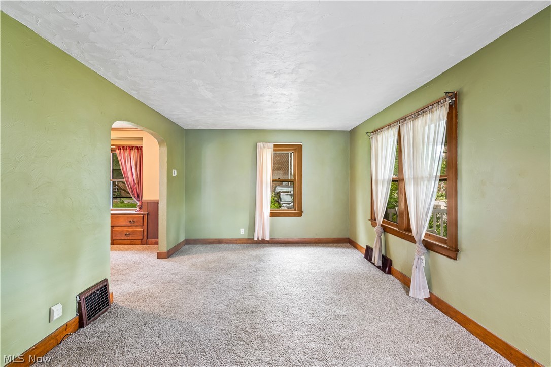 591 Darrow Road Akron, OH 44305 - Photo 16 of 34