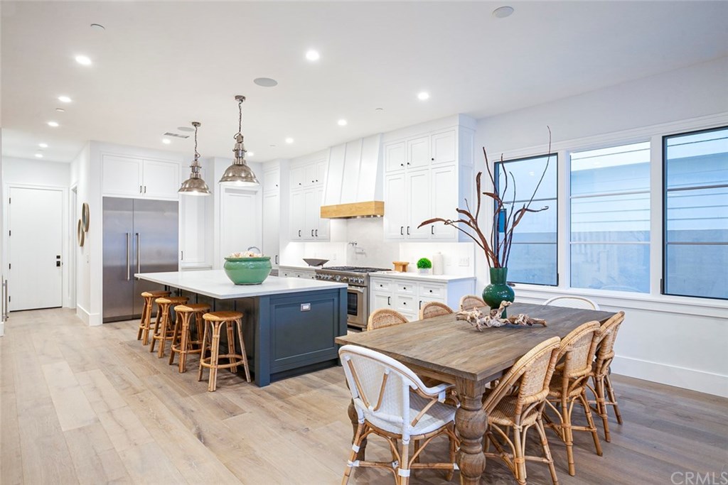 409 39th Street Newport Beach, CA 92663 - Photo 4 of 32