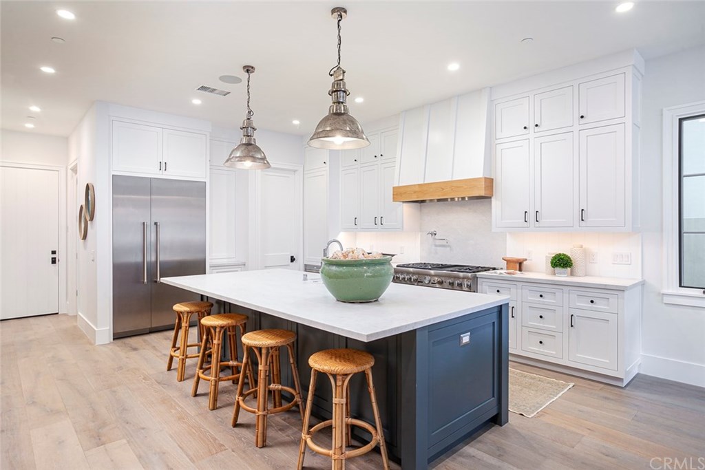 409 39th Street Newport Beach, CA 92663 - Photo 5 of 32