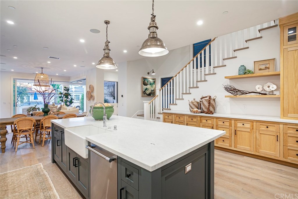 409 39th Street Newport Beach, CA 92663 - Photo 8 of 32