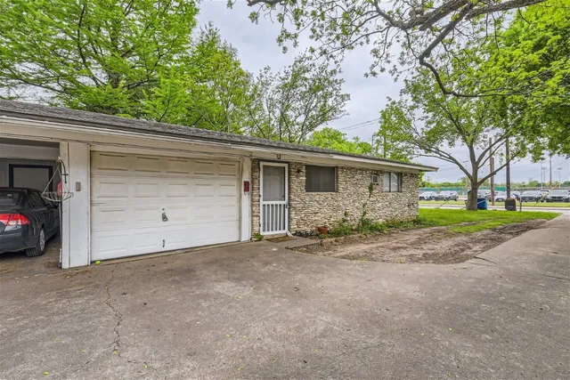 a view of a house with a garage