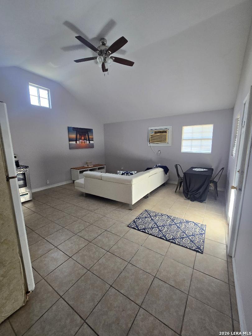 208 County Road 6847 Lytle, TX 78052 - Photo 5 of 6