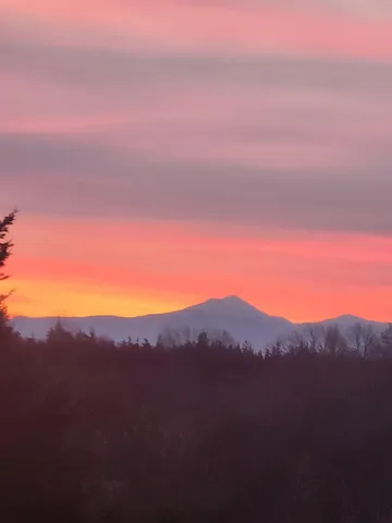 $994,000 | 16 Highway 2, Grand Isle, VT 05458