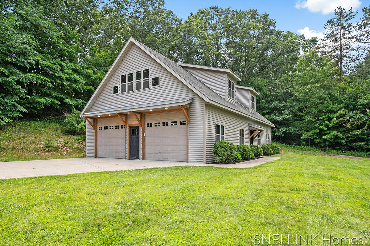9902 River Road Greenville, MI 48838 - Photo 6 of 82 IMG_1040