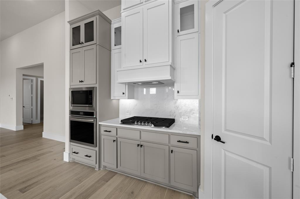 221 Lantern Ridge Drive Aledo, TX 76008 - Photo 10 of 29 221 Lantern Ridge- Kitchen-4