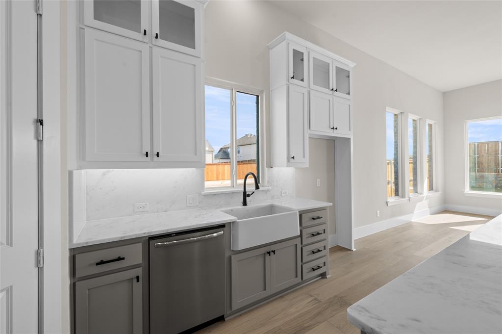 221 Lantern Ridge Drive Aledo, TX 76008 - Photo 11 of 29 221 Lantern Ridge- Kitchen-5