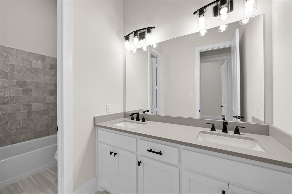 221 Lantern Ridge Drive Aledo, TX 76008 - Photo 24 of 29 221 Lantern Ridge- Bathroom-1