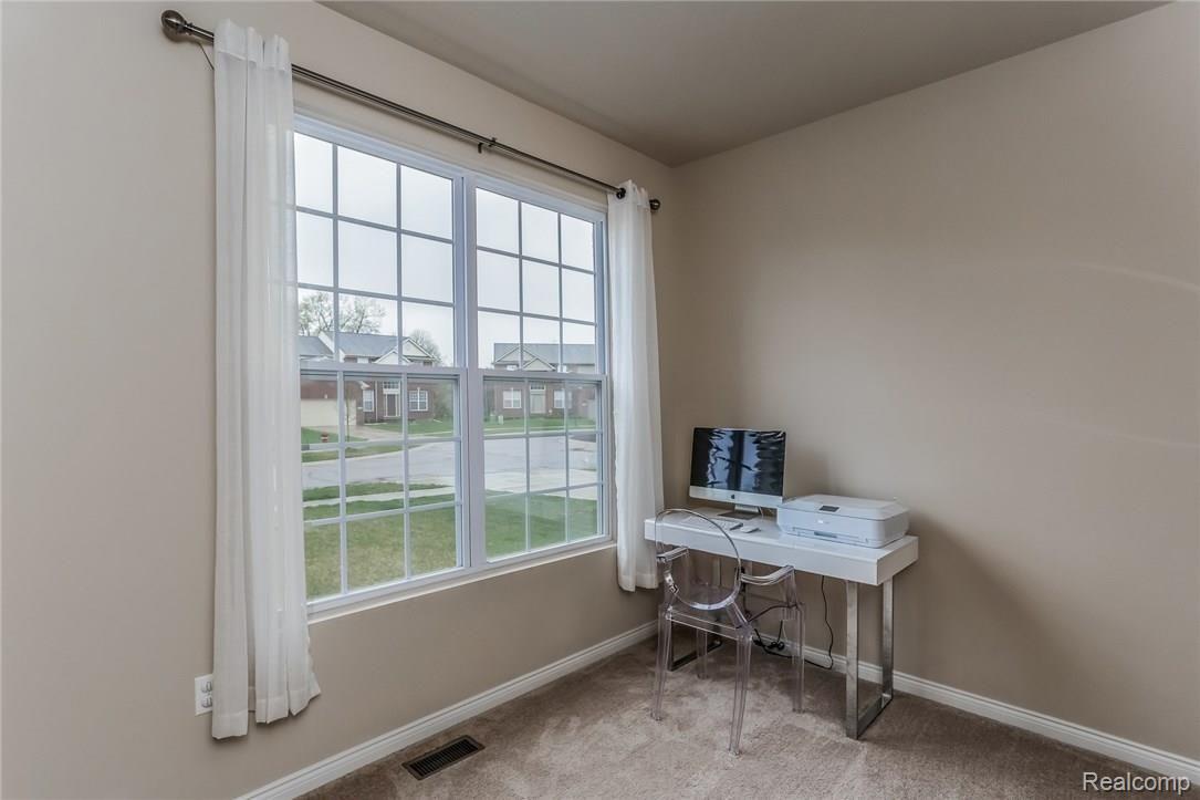 3058 Fantail Court Rochester, MI 48309 - Photo 5 of 43 007-2693506-medium.jpg