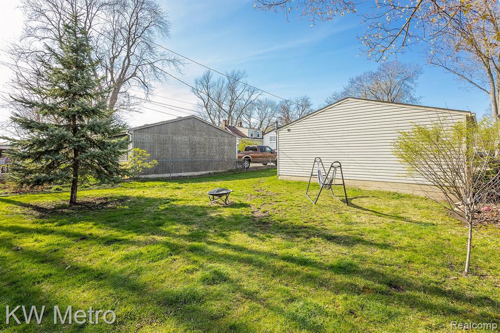 2221 Dorothea Road Berkley, MI 48072 - Photo 31 of 32