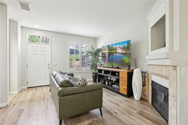$580,000 | 25781 Perlman Place, Unit B, Stevenson Ranch, CA 91381