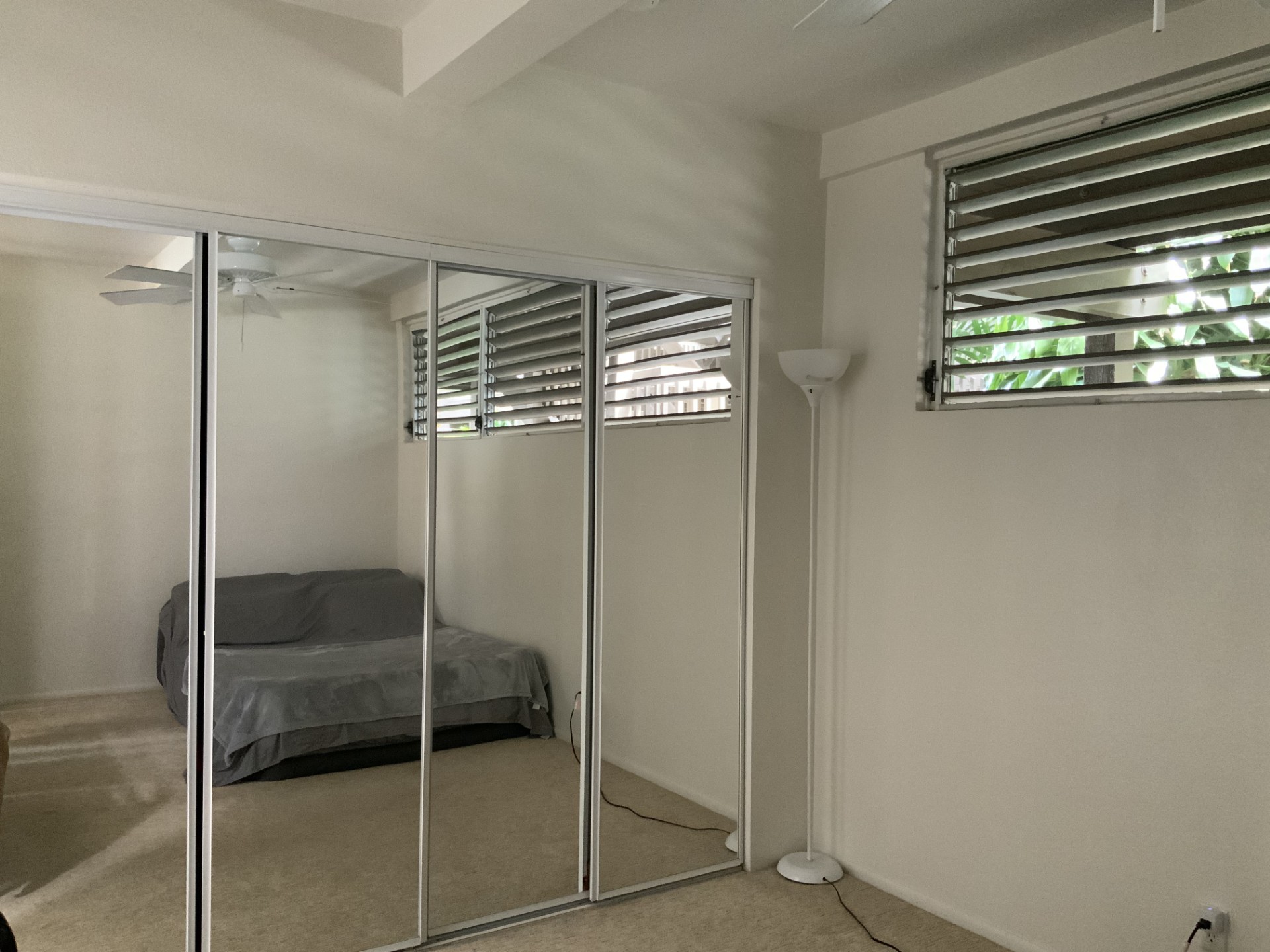 75-5873 Walua Road, Unit 118 Kailua-Kona, HI 96740 - Photo 6 of 11 a bathroom with a glass shower door