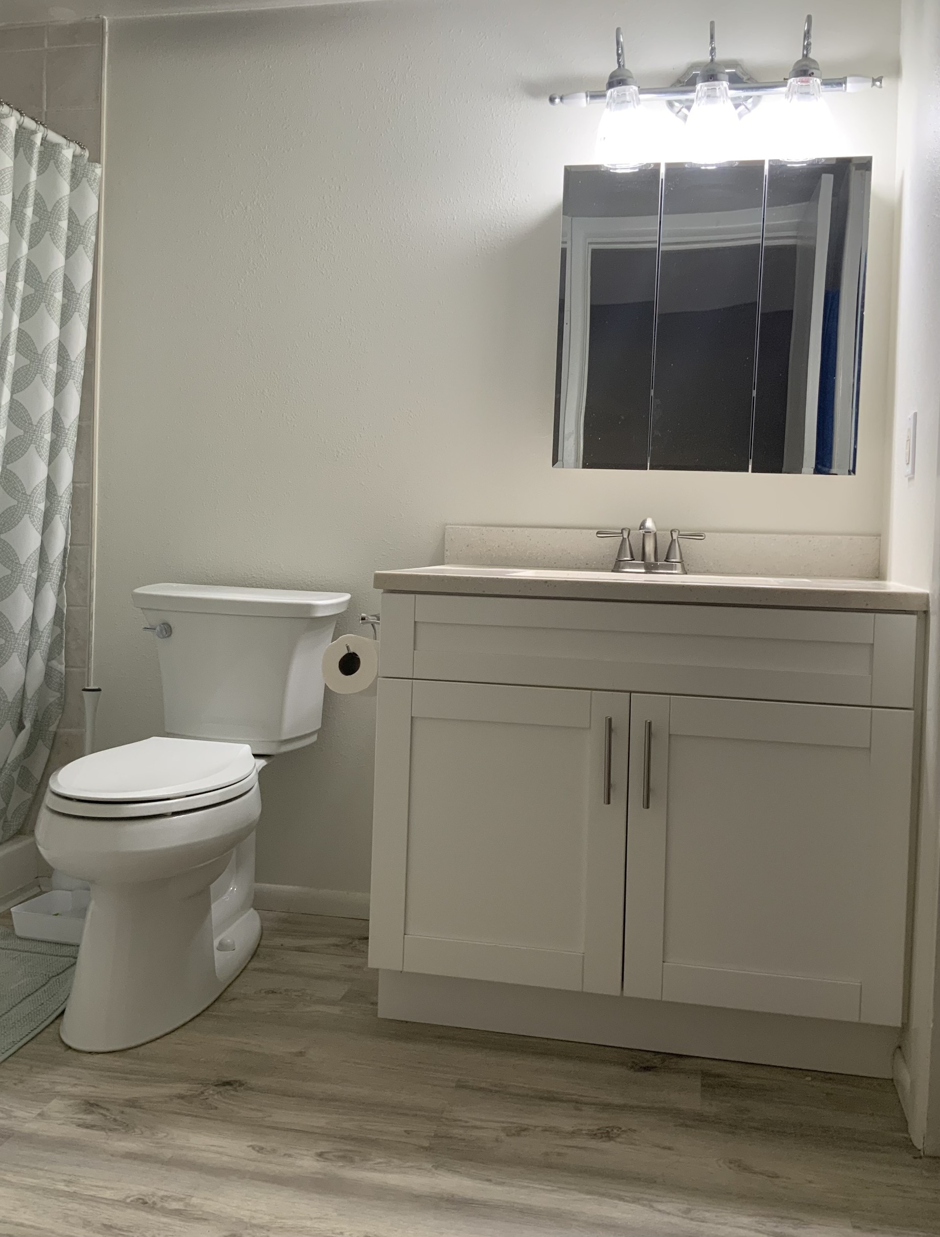 75-5873 Walua Road, Unit 118 Kailua-Kona, HI 96740 - Photo 8 of 11 a bathroom with a toilet sink and mirror