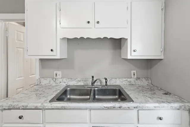 $2,050 | 14 Hacker Street, Unit 1, Worcester, MA 01603