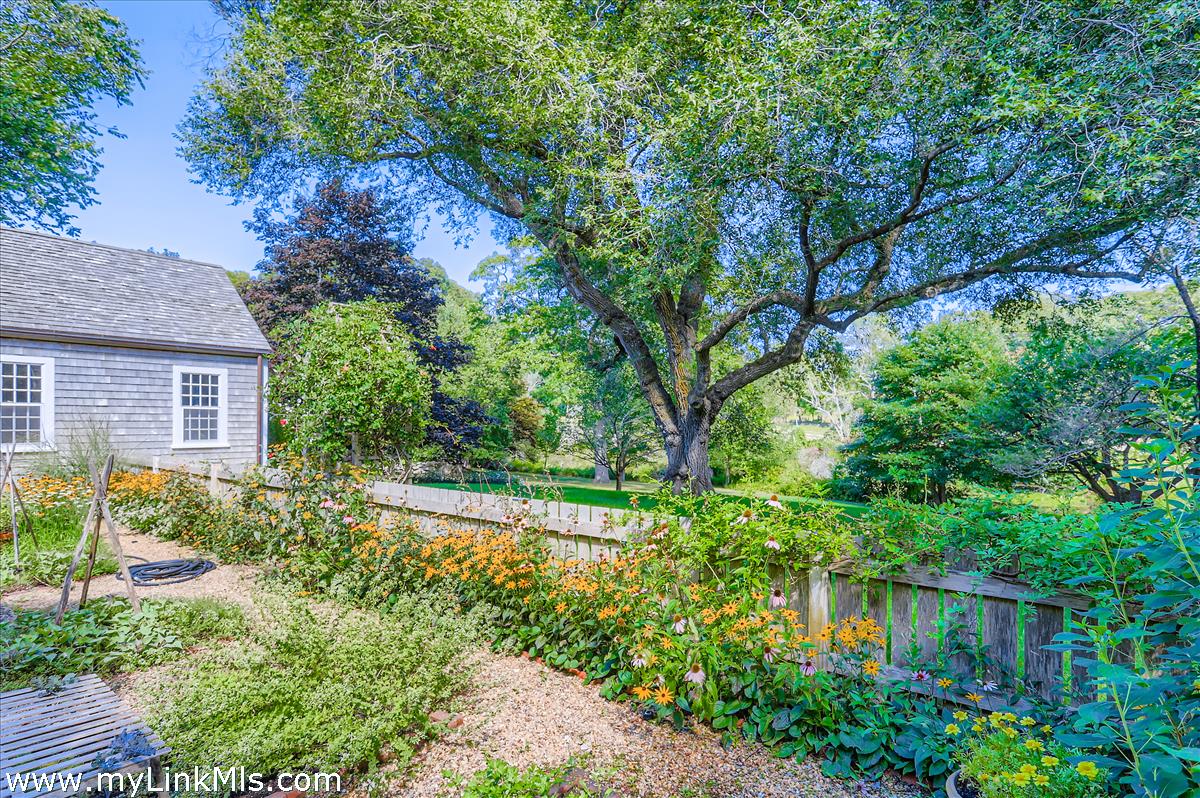180 Pilot Hill Farm Road Vineyard Haven, MA 02568 - Photo 6 of 68