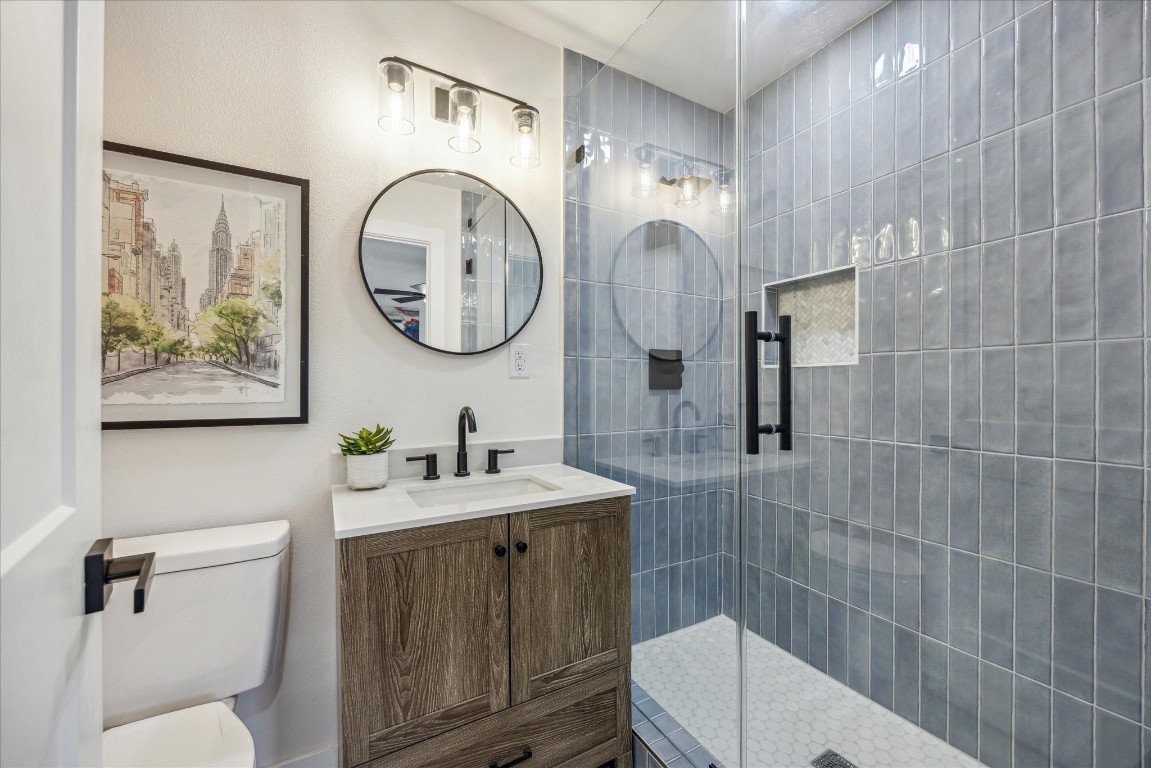 4608 Frontier Trail Austin, TX 78745 - Photo 18 of 30 a bathroom with a toilet a sink and mirror