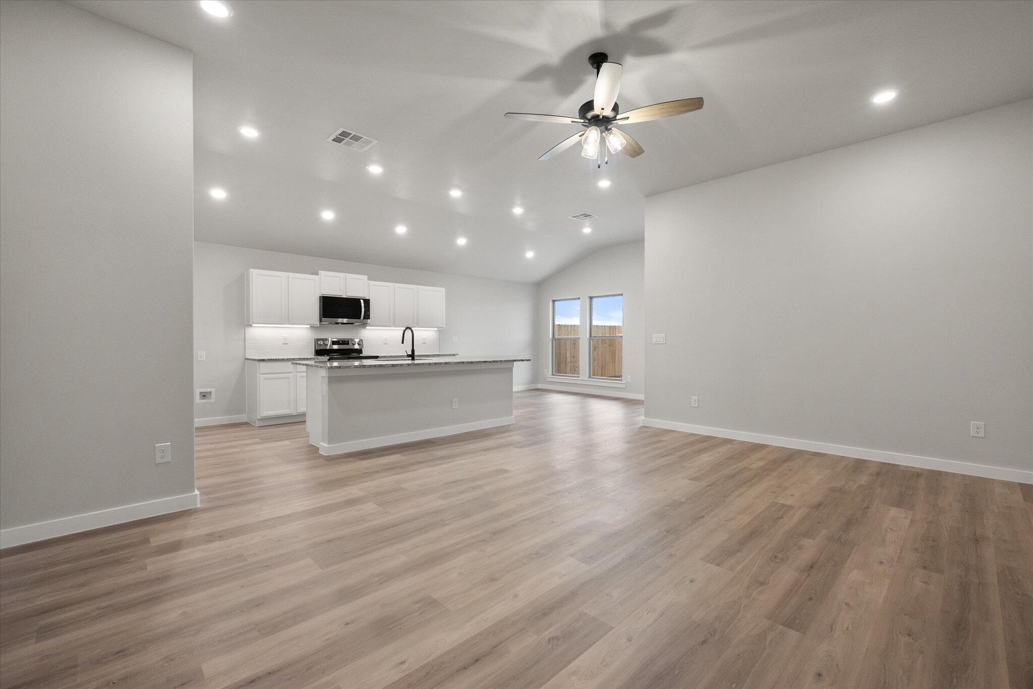 3004 140th Street Lubbock, TX 79423 - Photo 3 of 19 07-3004 140th_9512