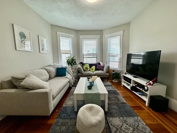 $4,600 | 36 Simpson Avenue, Unit 1, Somerville, MA 02144