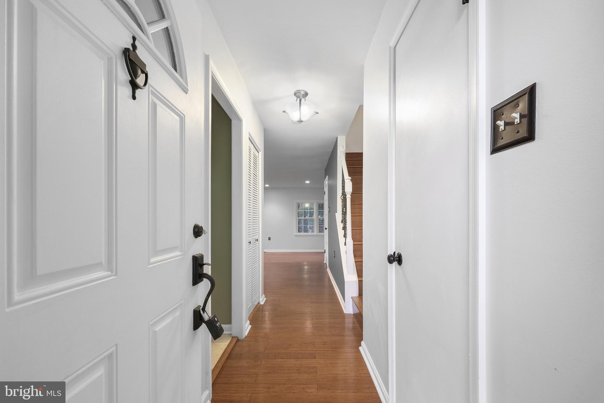 2845 Seminole Road Woodbridge, VA 22192 - Photo 3 of 33