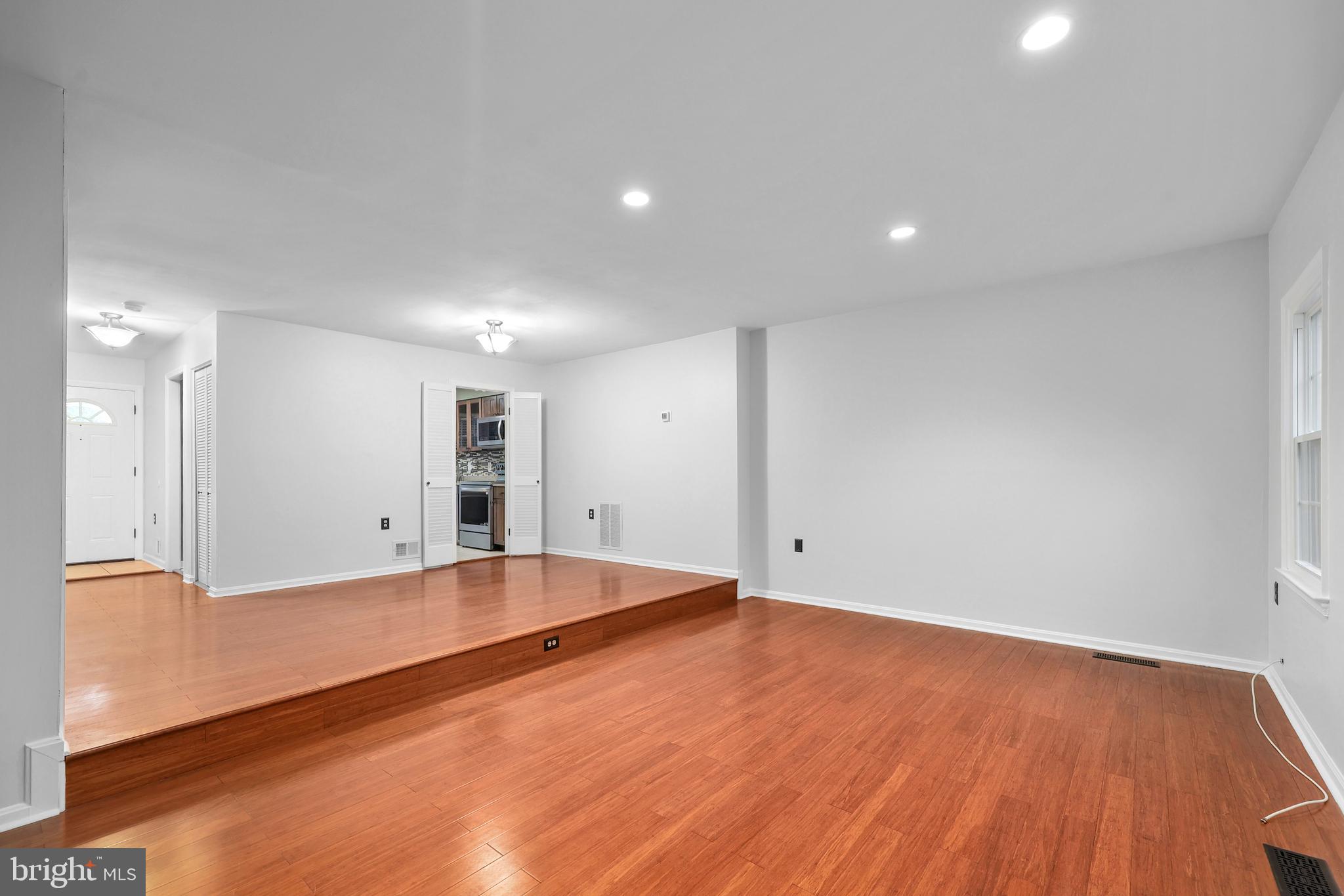 2845 Seminole Road Woodbridge, VA 22192 - Photo 4 of 33