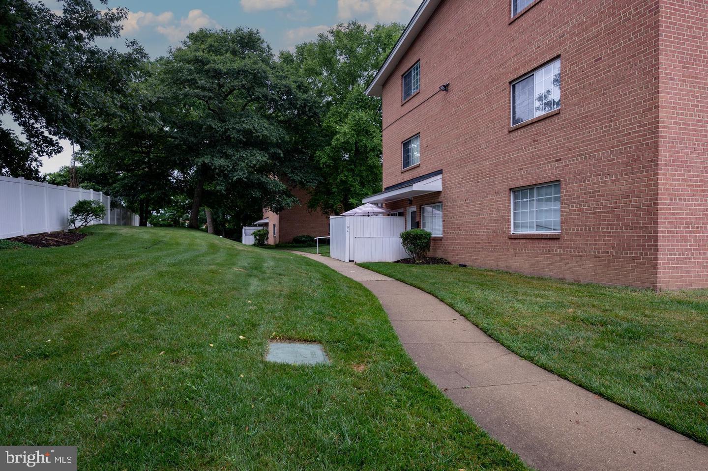 5605 Franconia Road, Unit 301 Alexandria, VA 22310 - Photo 15 of 19