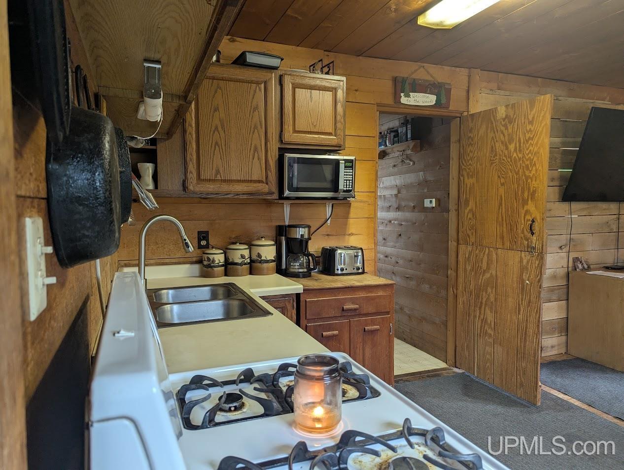 24662 Mud Creek Road Mass City, MI 49948 - Photo 12 of 23