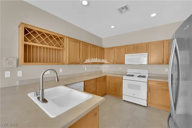 $2,200 | 8661 Rowland Bluff Avenue, Las Vegas, NV 89178