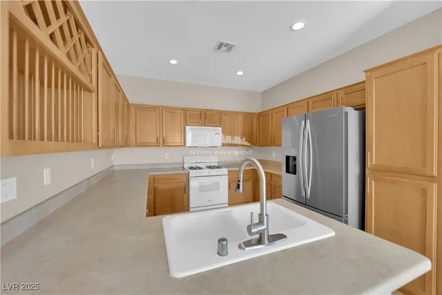 $2,200 | 8661 Rowland Bluff Avenue, Las Vegas, NV 89178