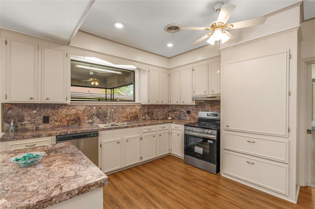 104 3rd Street Northwest Springhill, LA 71075 - Photo 8 of 28 a kitchen with a sink stove and cabinets