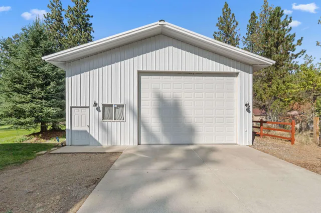 $819,500 | 16825 North Wylie Drive, Nine Mile Falls, WA 99026