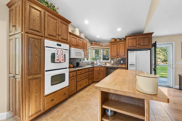 $819,500 | 16825 North Wylie Drive, Nine Mile Falls, WA 99026