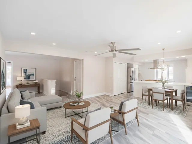 $359,900 | 26101 Roseland Court, Ingleside, IL 60041