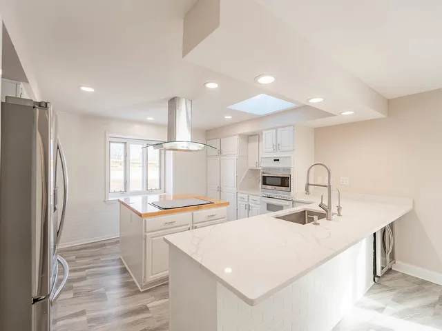 $359,900 | 26101 Roseland Court, Ingleside, IL 60041