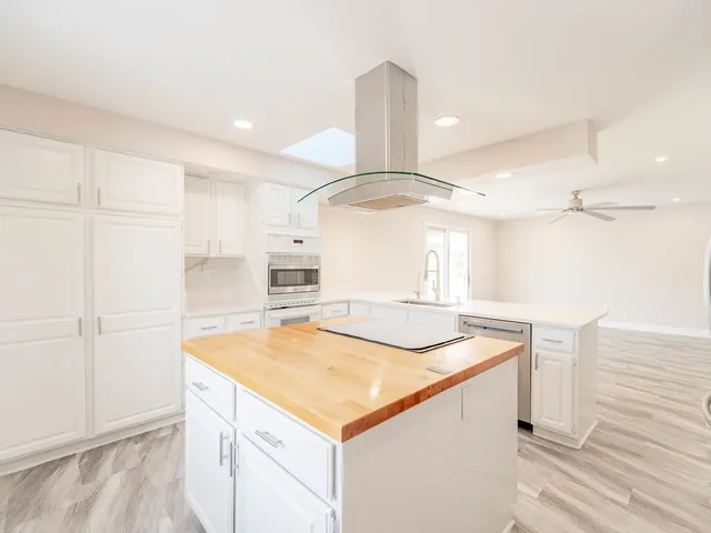 $359,900 | 26101 Roseland Court, Ingleside, IL 60041