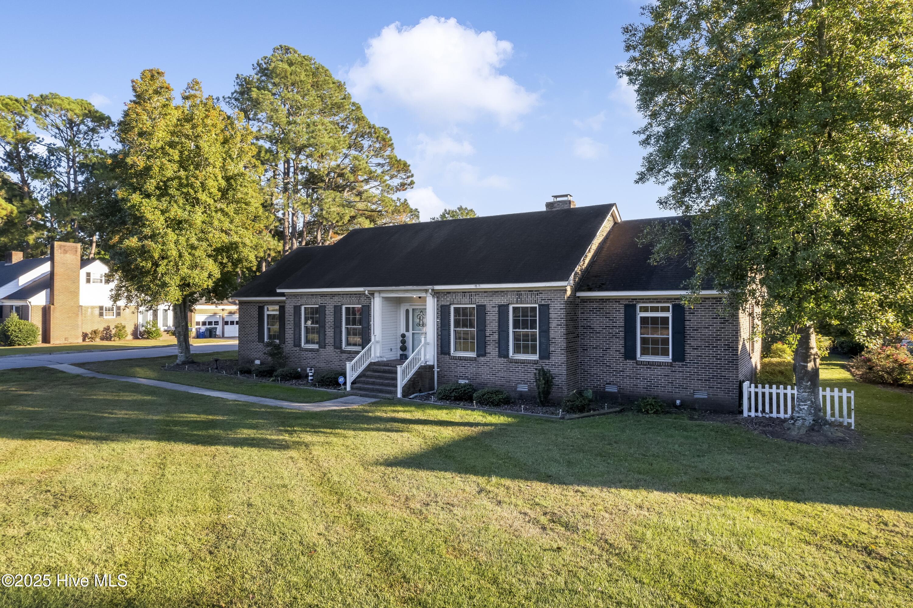 1101 West Queen Street Edenton, NC 27932 - Photo 3 of 39 2