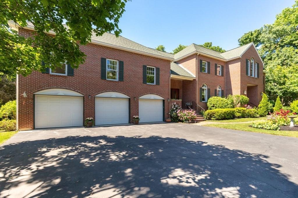 42 Solomon Pierce Road Lexington, MA 02420 - Photo 3 of 27 Gallery Image 3