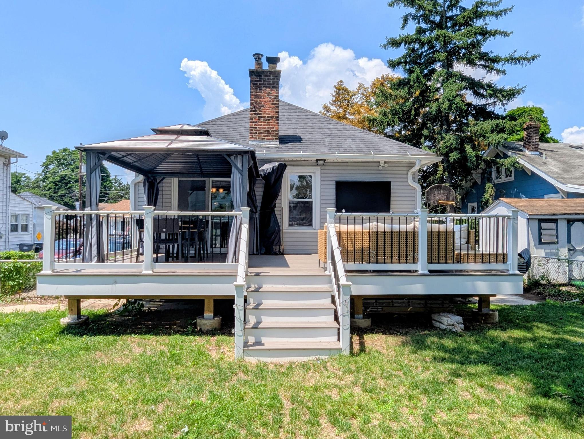 53 East Chelton Road Brookhaven, PA 19015 - Photo 18 of 31 Rear deck showing entertaining space