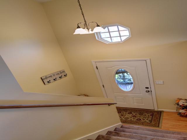 851 Sneed Road Evensville, TN 37332 - Photo 3 of 32 3-851 Sneed Road Foyer