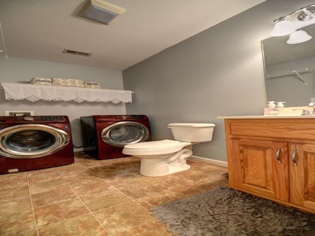 851 Sneed Road Evensville, TN 37332 - Photo 26 of 32 26-851 Sneed Road Laundry Bath