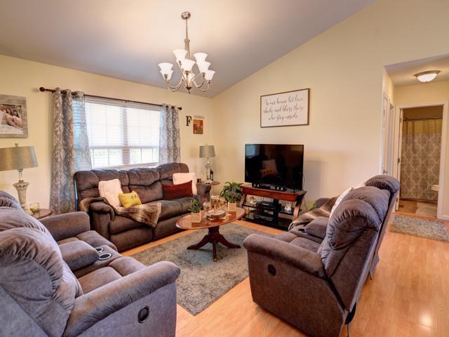 851 Sneed Road Evensville, TN 37332 - Photo 5 of 32 5-851 Sneed Road Living 3