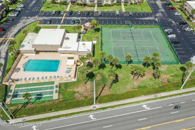 a view of a tennis court