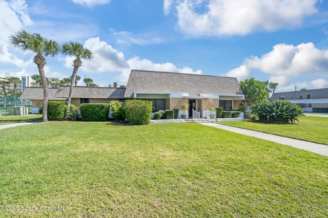 a view of outdoor space yard and patio