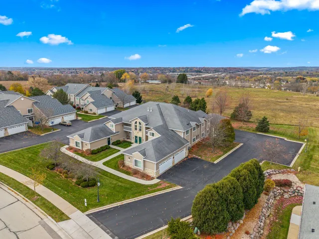 $299,900 | 1030 River Pl Boulevard, Unit 4, Waukesha, WI 53189