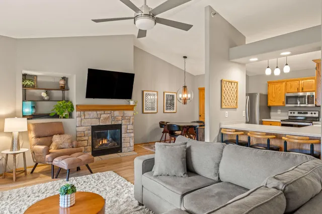 $299,900 | 1030 River Pl Boulevard, Unit 4, Waukesha, WI 53189