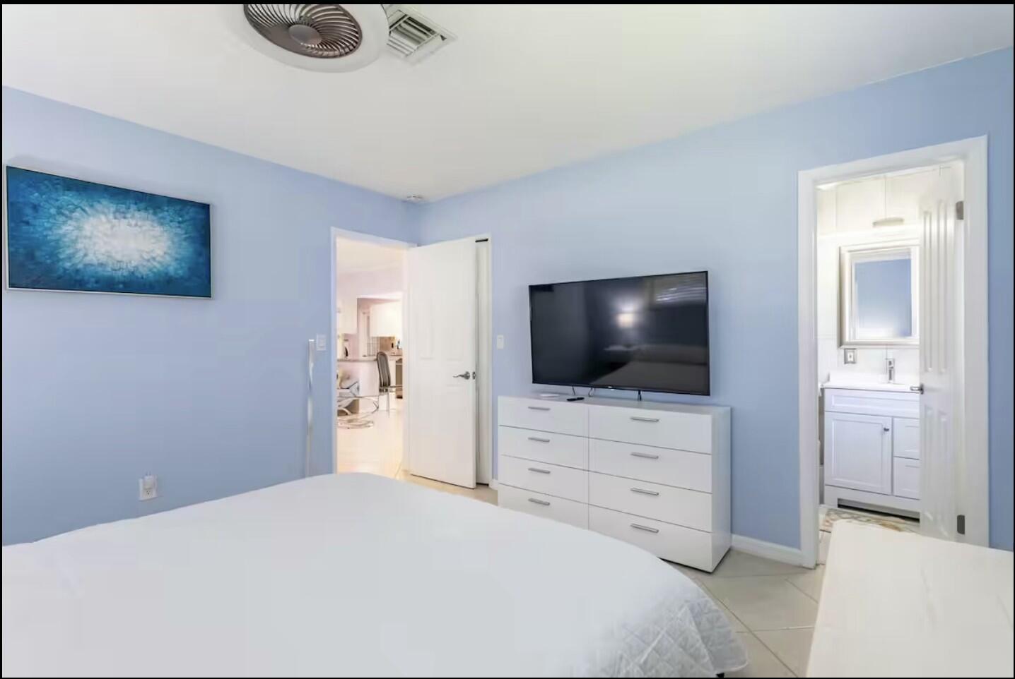 2632 Northeast 27th Court, Unit WEST Lighthouse Point, FL 33064 - Photo 15 of 23 tempImageVeaMZo